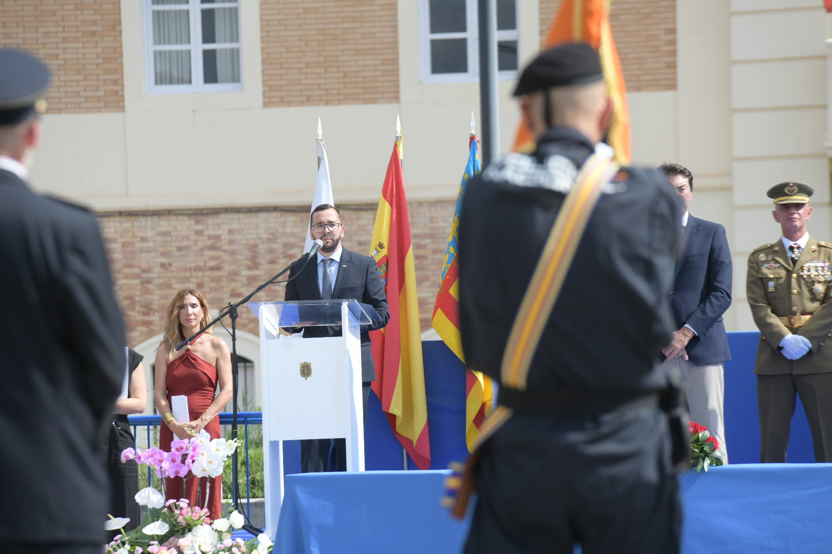 Orgullo azul en Alicante con el homenaje de la Policía Nacional a su patrón, los Santos Ángeles Custodios