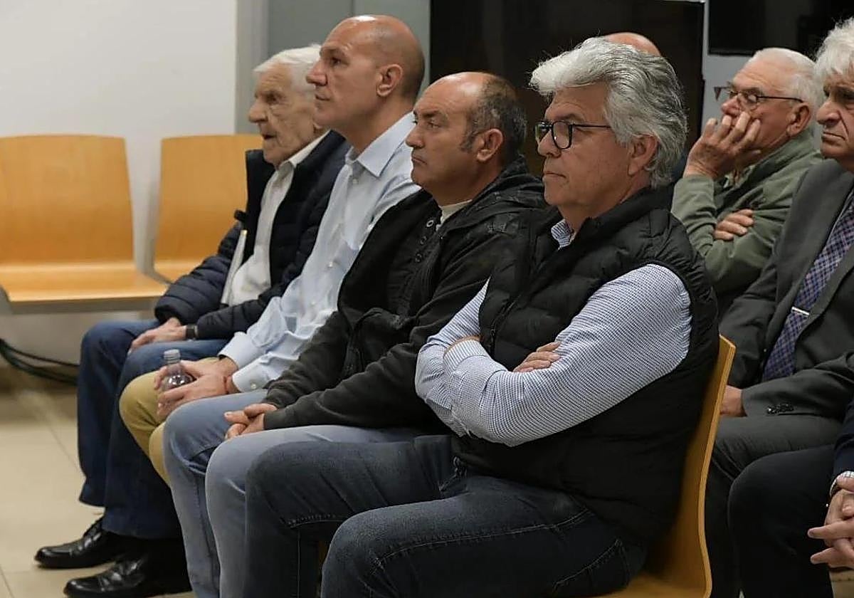 El exalcalde de Llíber José Mas, al final del banquillo.