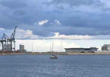 Golpe a los macrodepósitos del puerto: Alicante deniega la licencia de obra por carecer de autorización