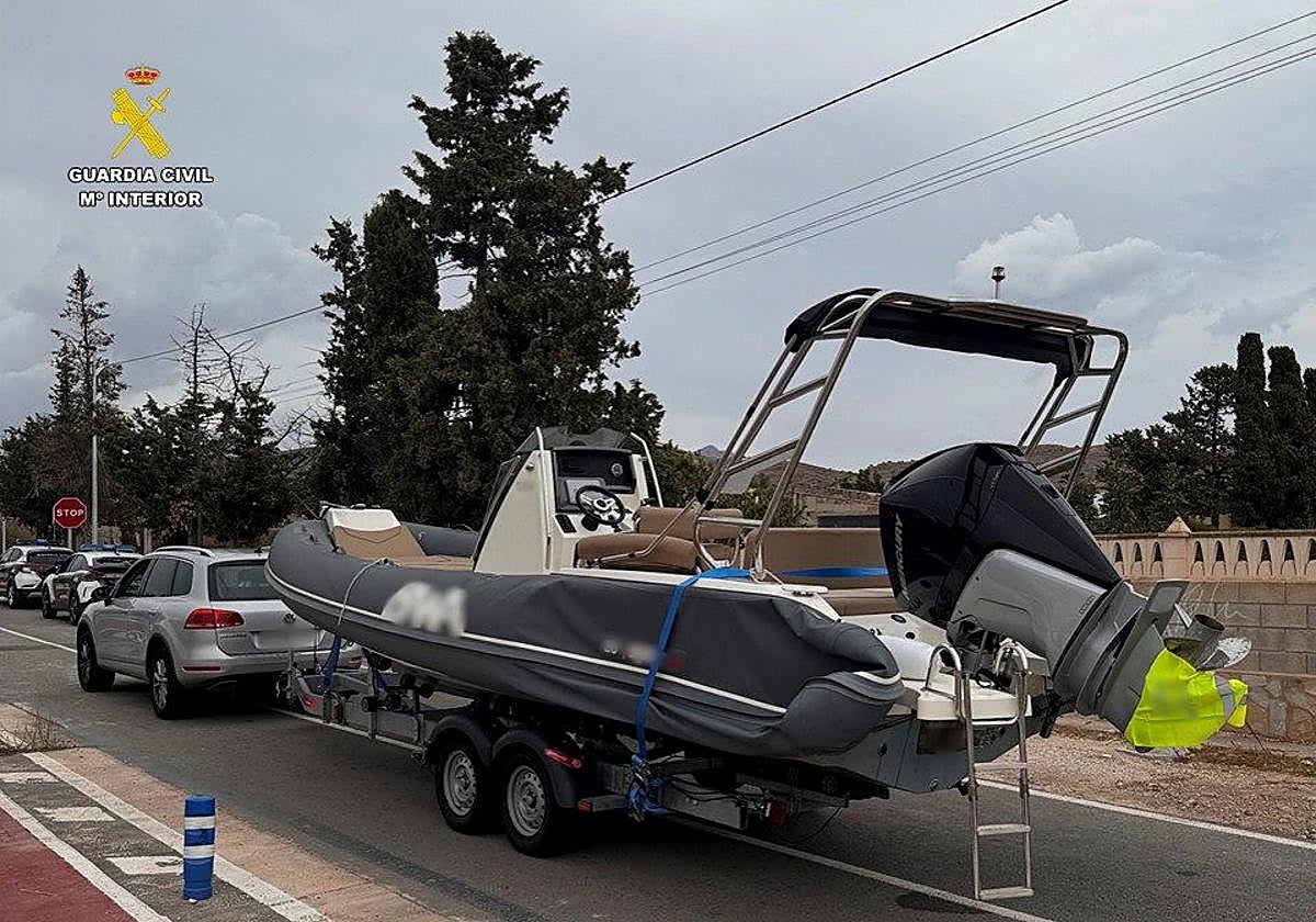 Lancha robada y recuperada en San Vicente del Raspeig.