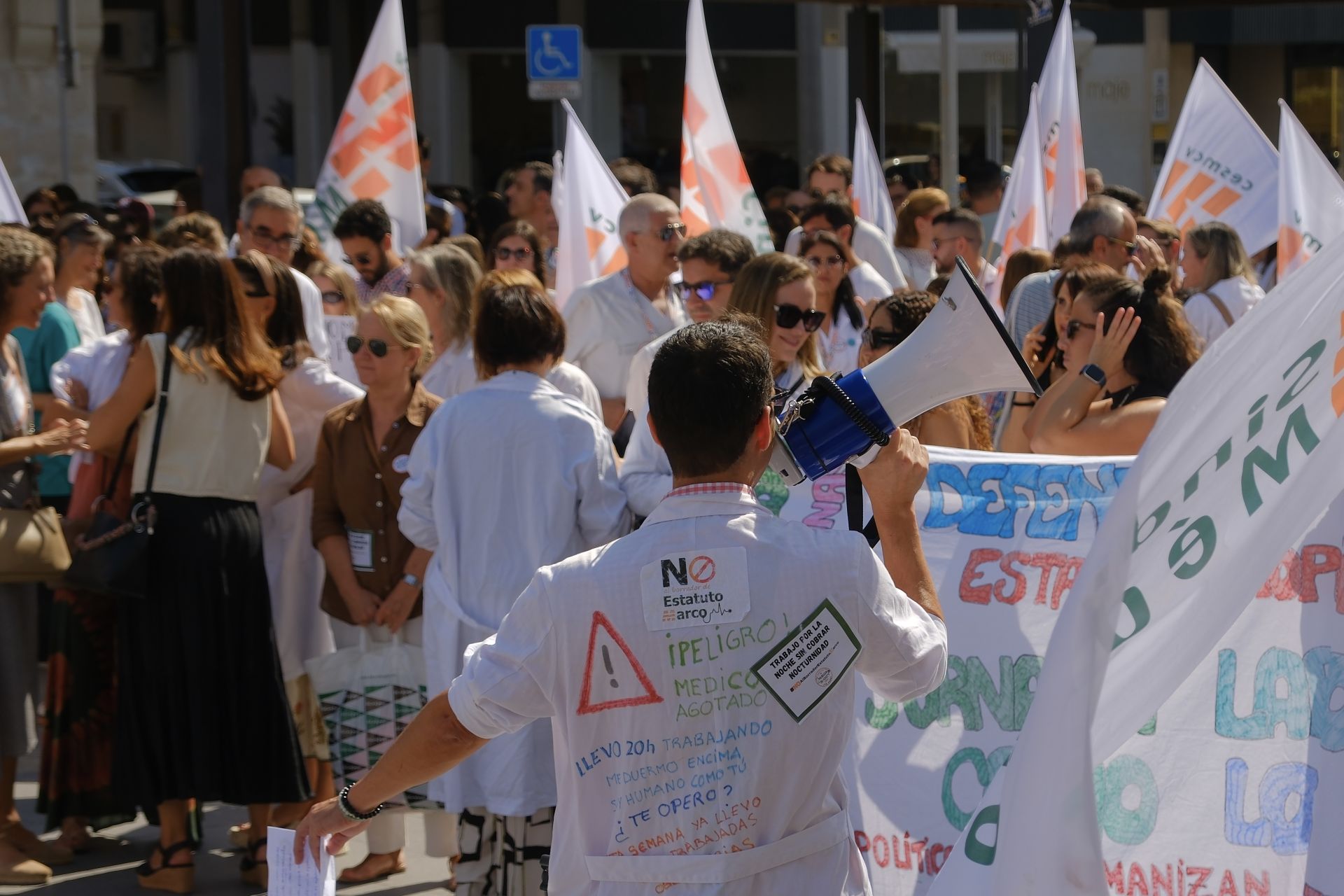 Los médicos de Alicante secundan la huelga nacional contra el estatuto marco y la «sobreexplotación»