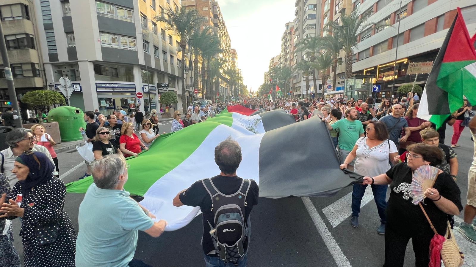 Cerca de 6.000 personas piden desde Alicante el cese del conflicto en Gaza