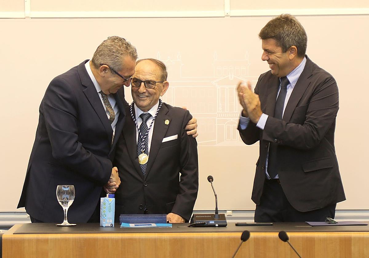 Ángel Urbina, 'Adopted Alicantino 2025'.