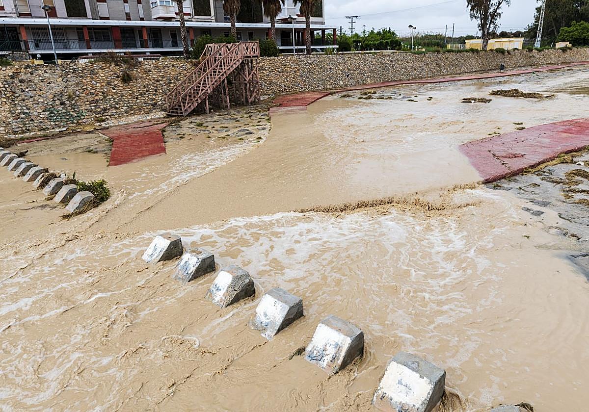 Vista de la Albufereta tras un episodio de lluvias fuertes.