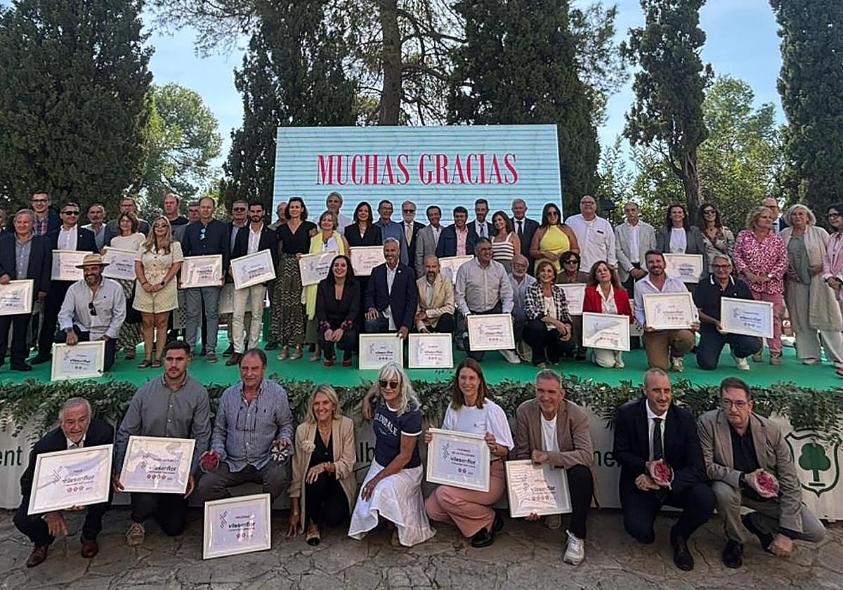 Representatives of Calpe among the attendees at the Viles en Flor gala held in Alberic.