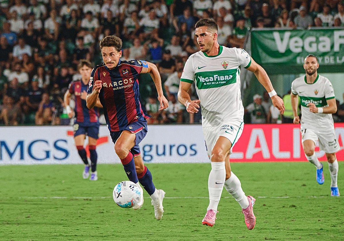 Forward André da Silva during the match against Levante.