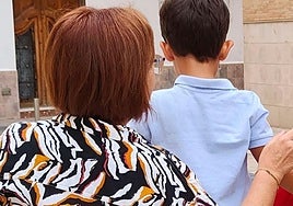 Una abuela con su nieto, en una imagen de archivo.