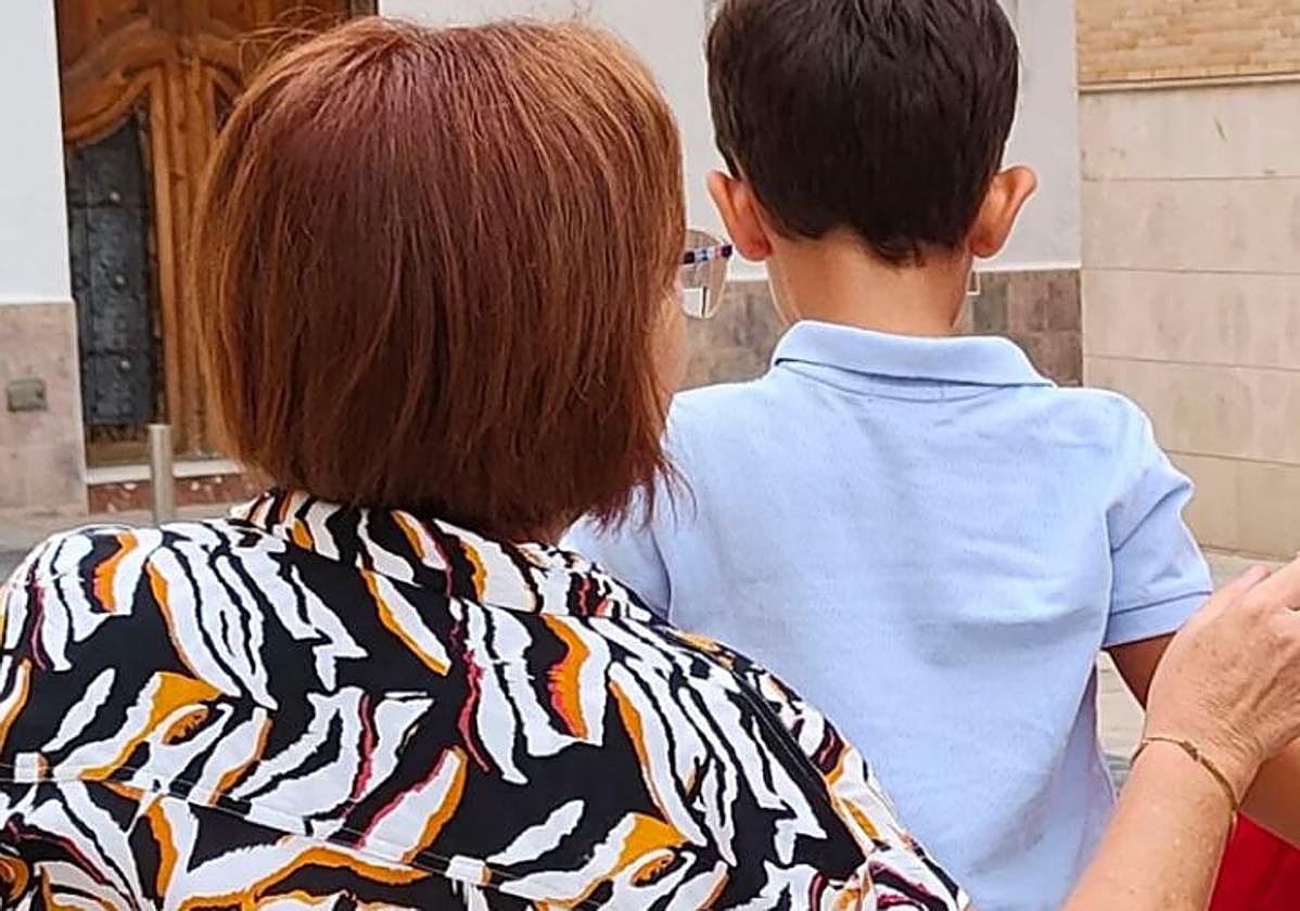 Una abuela con su nieto, en una imagen de archivo.