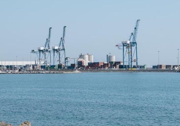 The City Council foresees a "legal battle" over the license for the macro-deposits at Alicante Port