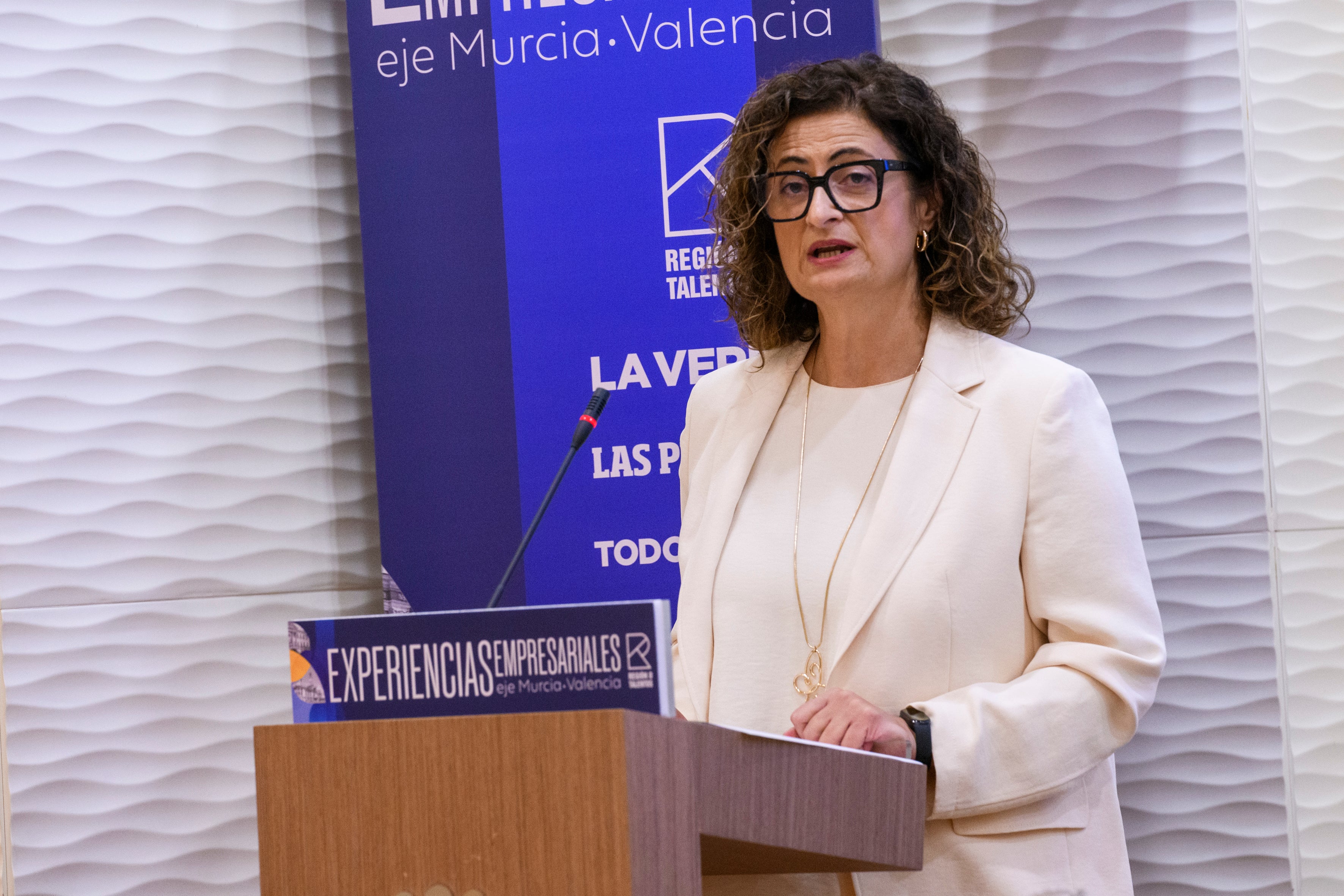 Imagen secundaria 2 - Los empresarios de la Comunitat y la Región de Murcia piden un frente común para asegurar el crecimiento