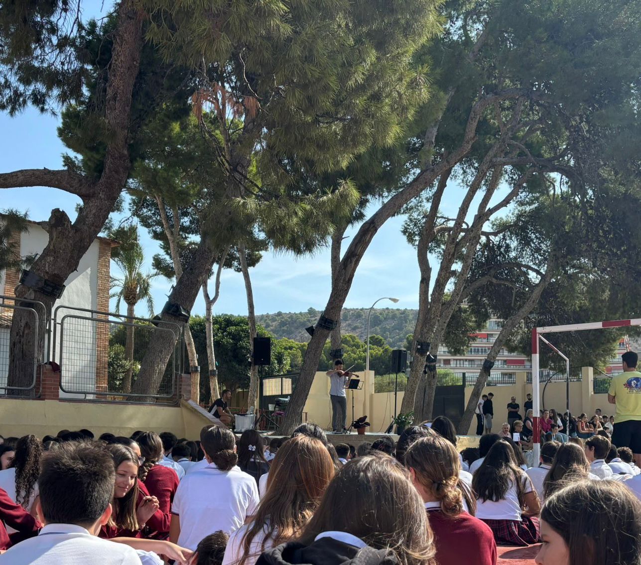 Celebración del 9 de Octubre en el centro educativo.