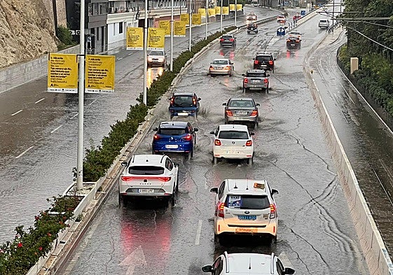 Pequeñas inundaciones en la zona del Postiguet, en Alicante.