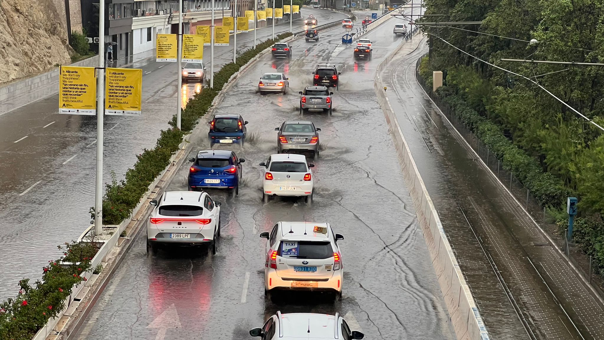 Pequeñas inundaciones en la zona del Postiguet, en Alicante.