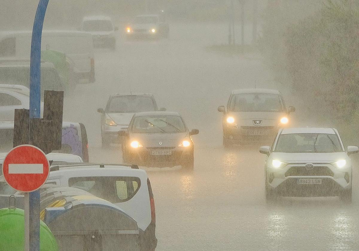 La dana descarga cerca de 70 l/m2 este jueves en Alicante.