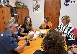 Imagen de la reunión mantenida recientemente en l'Alfàs del Pi