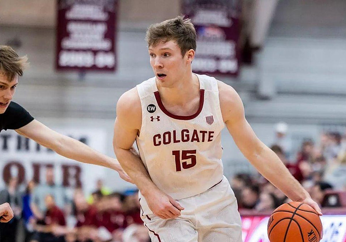 Shooting guard Tucker Richardson in action.