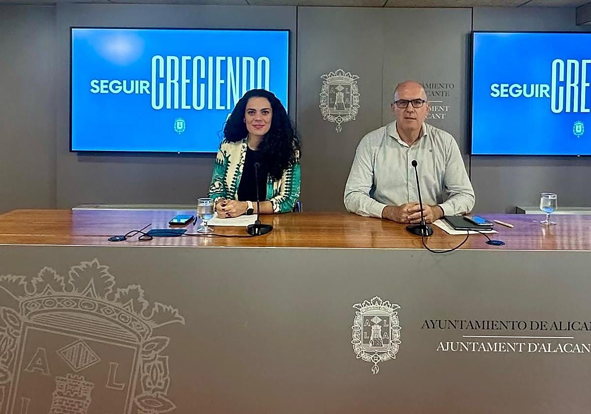Cristina Cutanda y Manuel Villar en la rueda de prensa de la Junta de Gobierno.