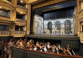 Montaje de 'La Traviata' en el Teatro Principal de Alicante.