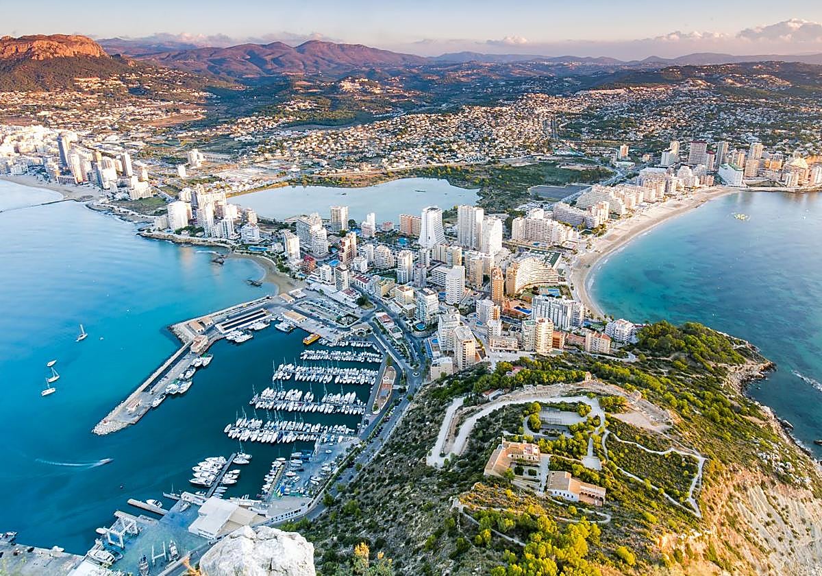 Calp estudia destinar la parcela recuperada en la avenida Rumanía a un futuro proyecto de vivienda pública.