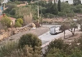 La furgoneta cazada por las cámaras de vigilancia.