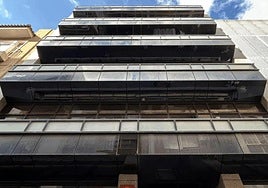 El antiguo edificio de la ONCE en la calle Solares se transformará en un hotel de 40 habitaciones en el centro de Elche.