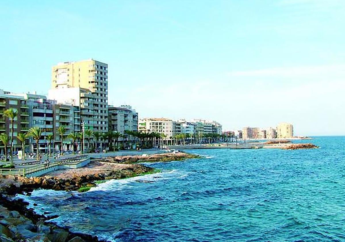 The road resurfacing and accessibility works in Torrevieja will cover more than 220,000 m² of streets and avenues divided between the north and south of the municipality.