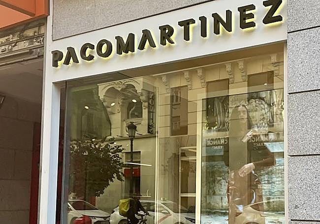 Belén Mora en un escaparate de Madrid.