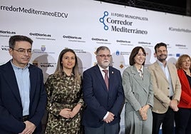 El alcalde de Villena, Fulgencio Cerdán, con la ministra de Ciencia, Diana Morant, en la inauguración del II Foro Municipalista Corredor Mediterráneo.
