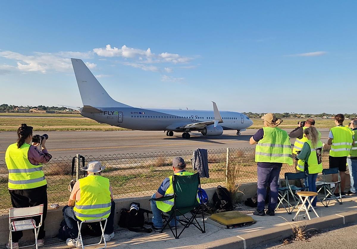 Participantes en la octava edición del 'Spotter Day' en el Aeropuerto de Alciante-Elche.
