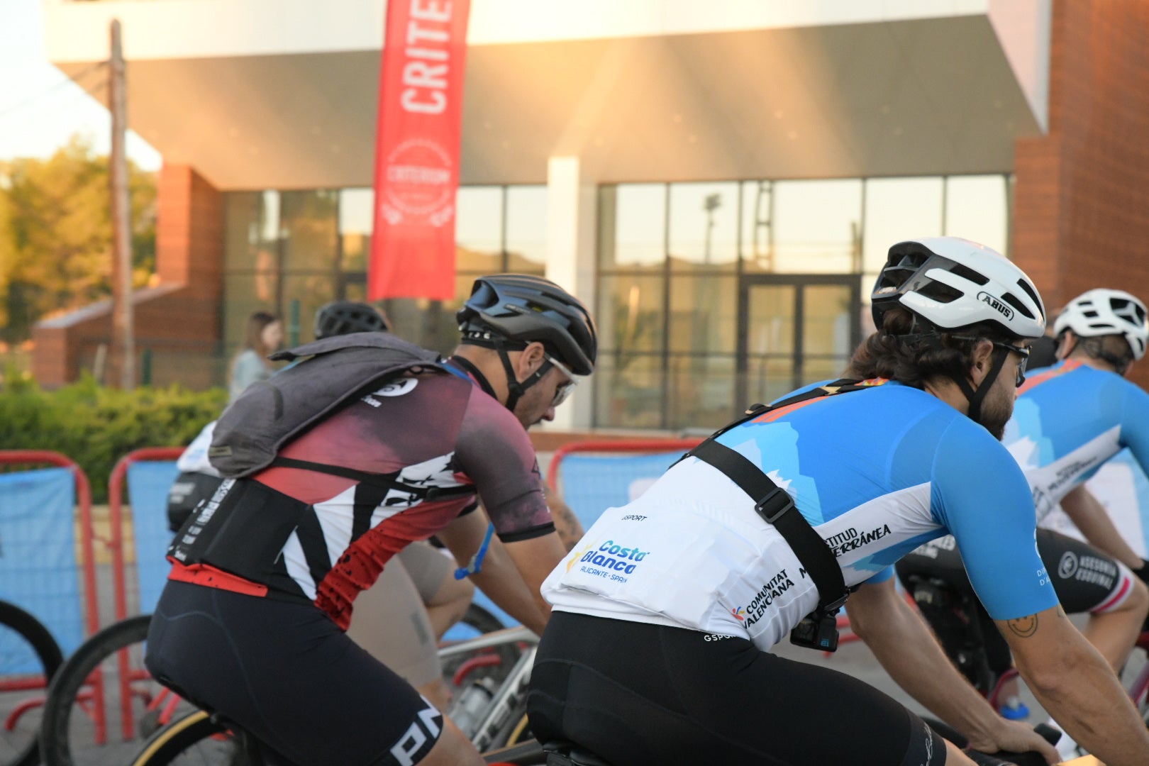 La Nucía se vuelca con el ciclismo en un fin de semana inolvidable: del espectáculo del Critérium al desafío del Gran Fondo