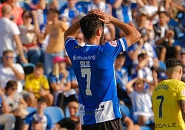 Soldevila se echa las manos a la cabeza en el choque ante el Villarreal B.