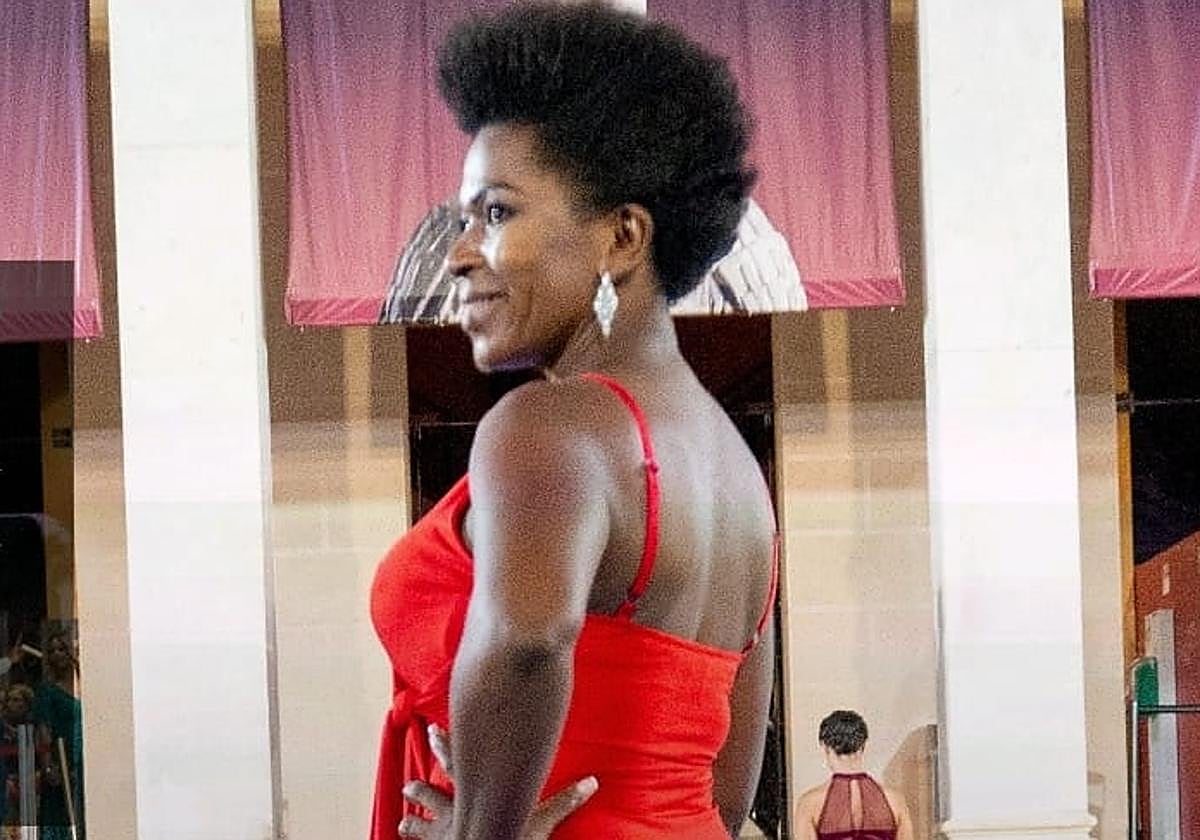 Una de las modelos en el desfile que tendrá lugar en los jardines del Marq.