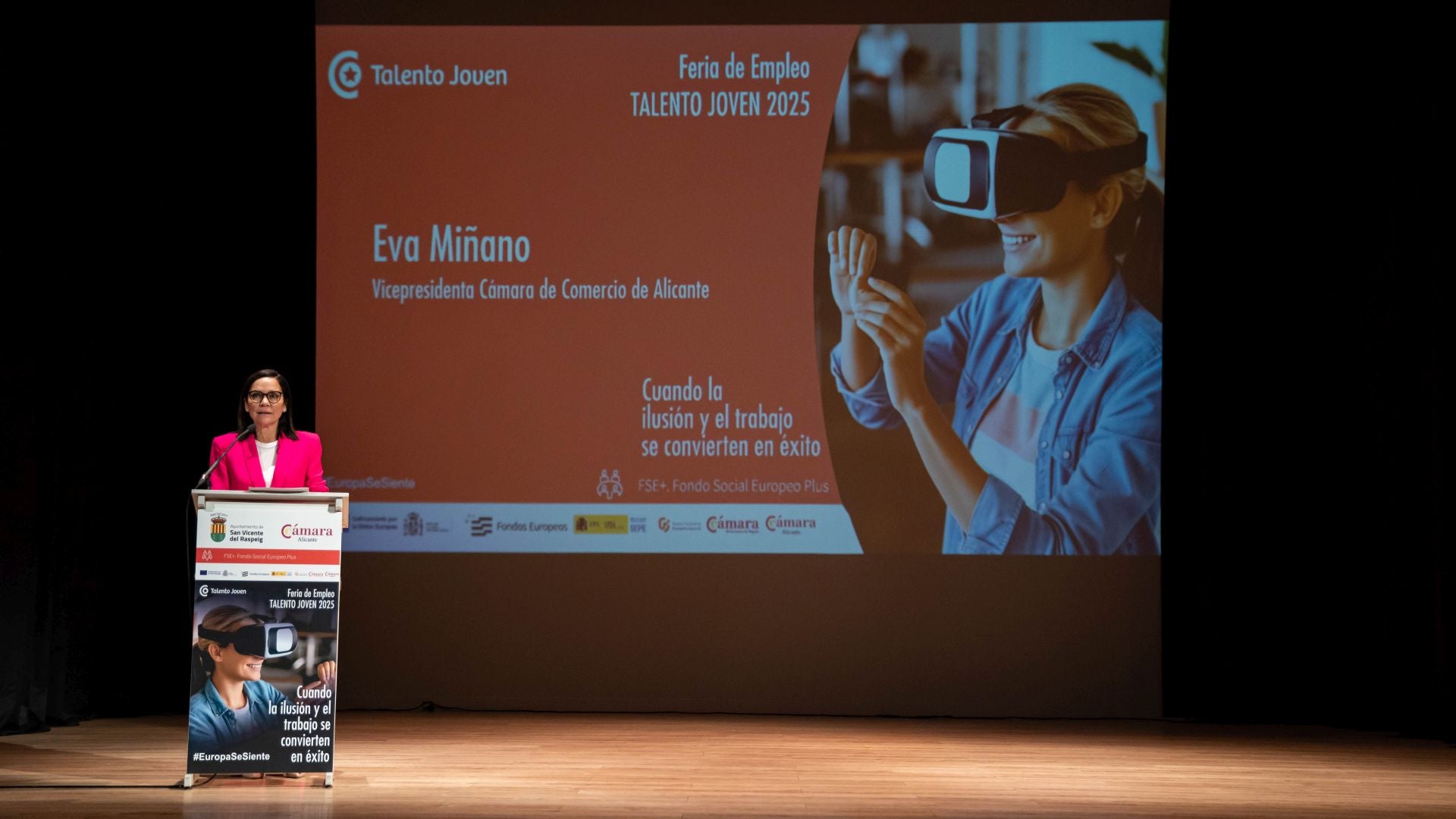 The Vice President of the Alicante Chamber during the opening of the fair.