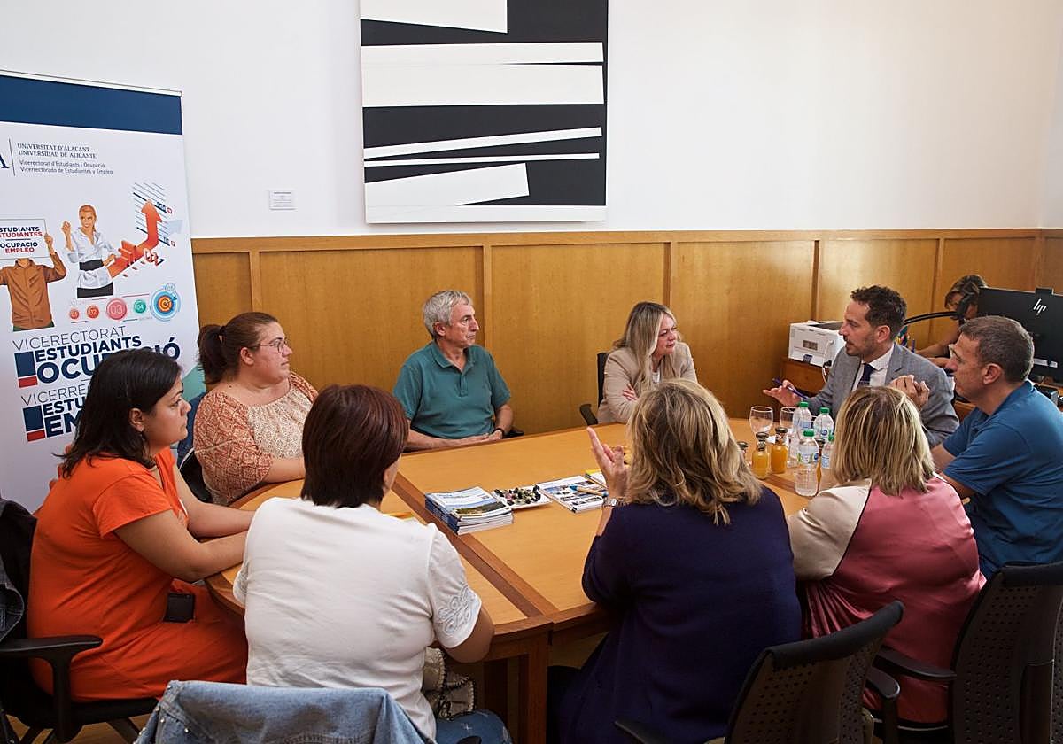 Reunión entre la UA y las Ampas por la selectividad.