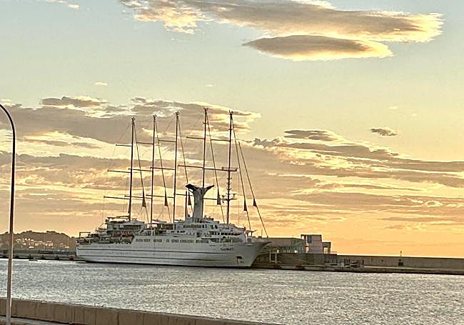 El Club Med 2 este martes en el puerto de Alicante.