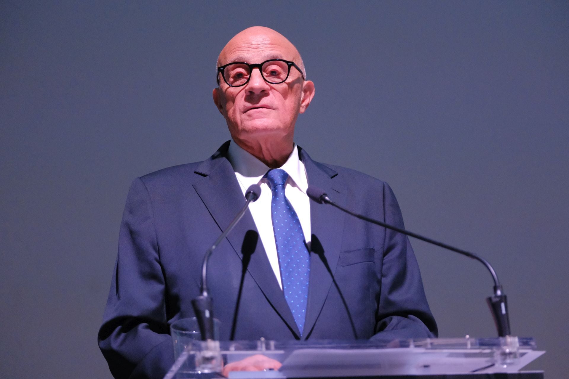 La Fundación Banco Sabadell reconoce al investigador de la UA Carlos Sáez en sus IV Premios a la Sostenibilidad Marina