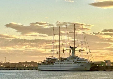 El velero más grande del mundo atraca en Alicante