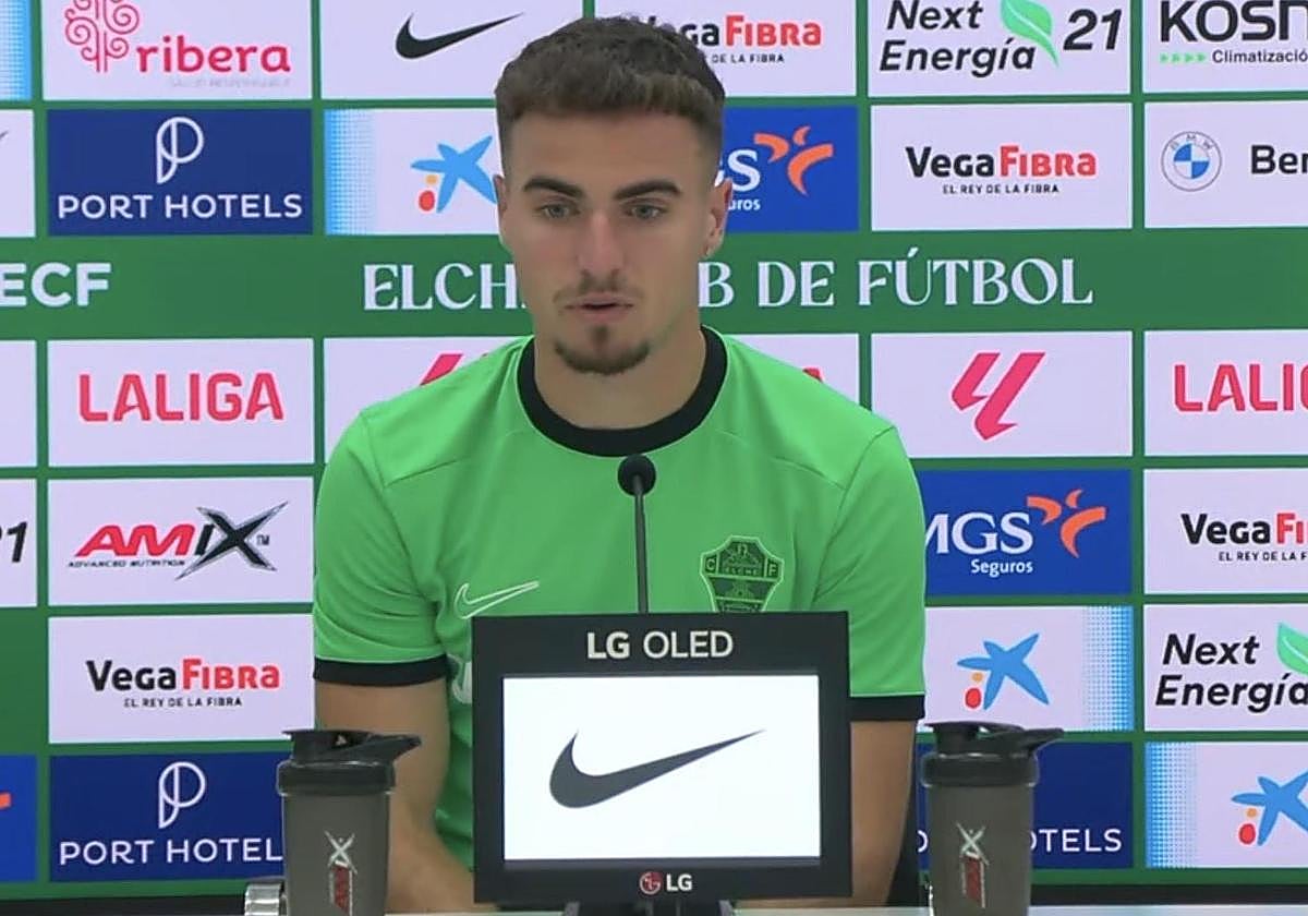 Adrià Pedrosa, durante su comparecencia previa al partido frente al Espanyol en la sala de prensa del Martínez Valero.