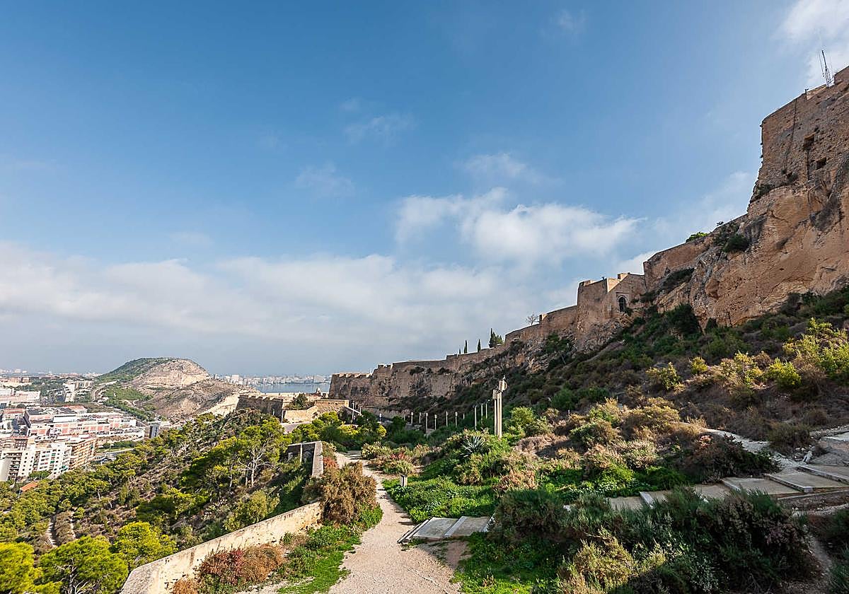 Ladera del monte Benacantil.