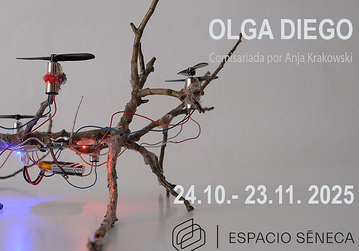 Una exposición transforma el Espacio Séneca en el «hangar» de una 'Escuela de Vuelo'