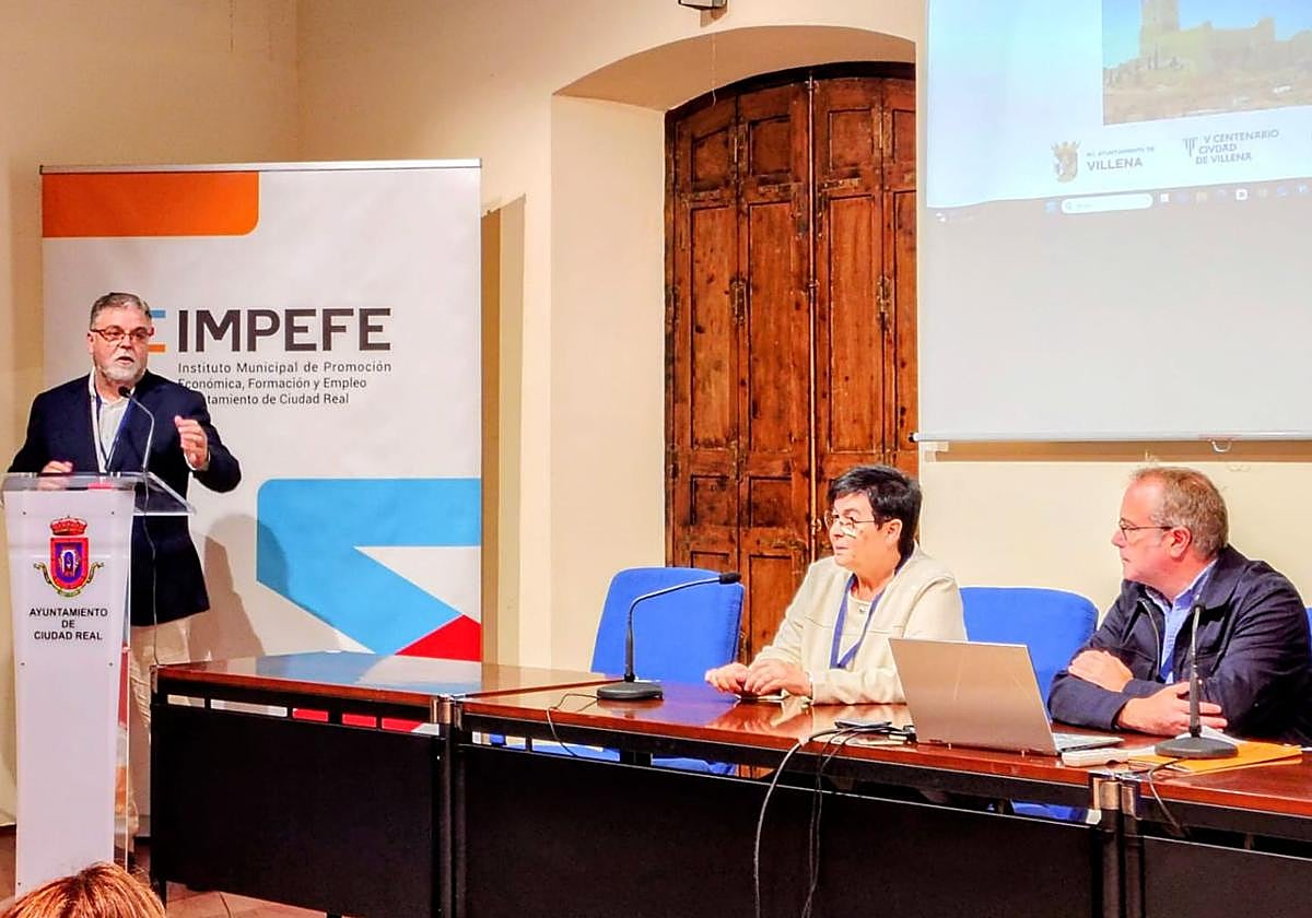 Mayor Fulgencio Cerdán and Councillor Paula García during the REDEL Assembly in Ciudad Real.