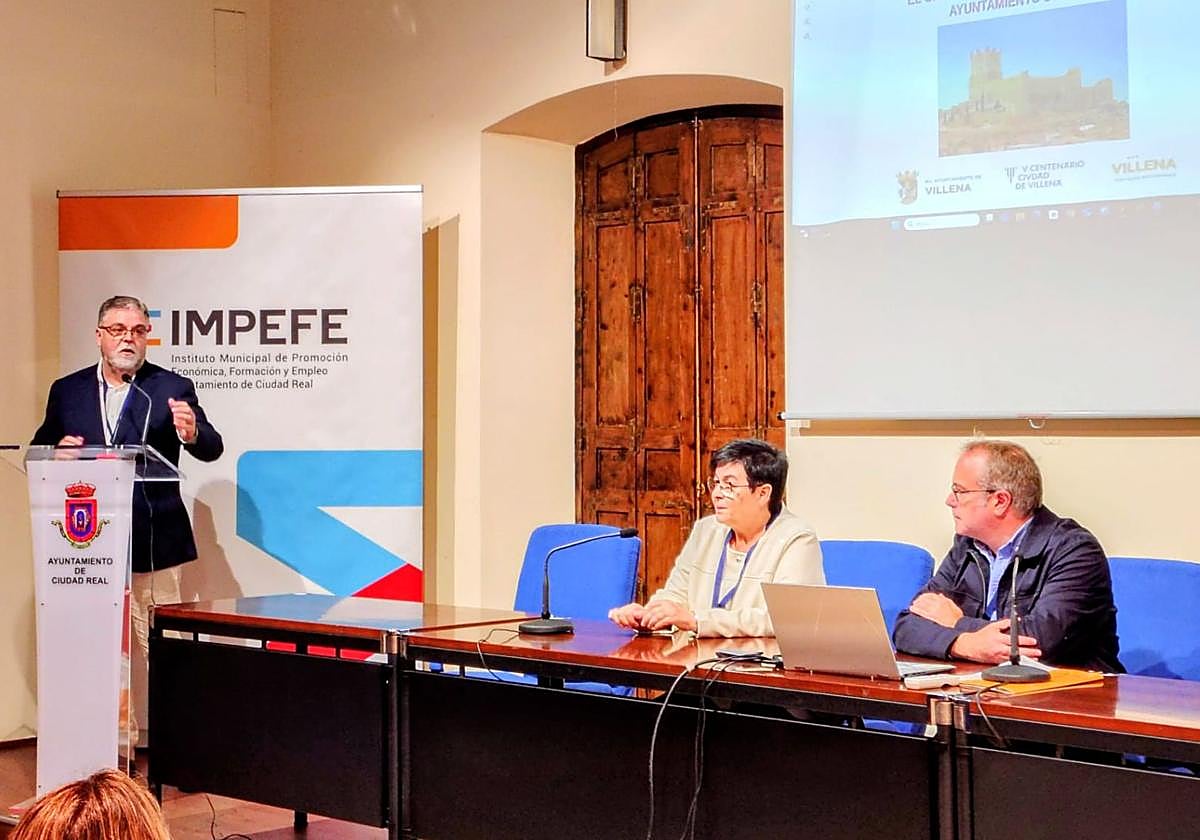 El alcalde Fulgencio Cerdán y la edil Paula García durante la Asamblea de REDEL en Ciudad Real.