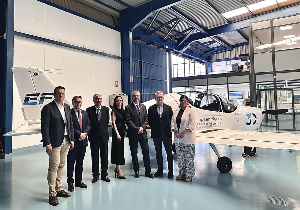 From left to right: Rafael García Berenguer, José Antonio Rovira, Luis Miñano San Valero, Eva Miñano Gómez, Luis Miñano Gómez, Antonio Galván, and Loreto Riera.