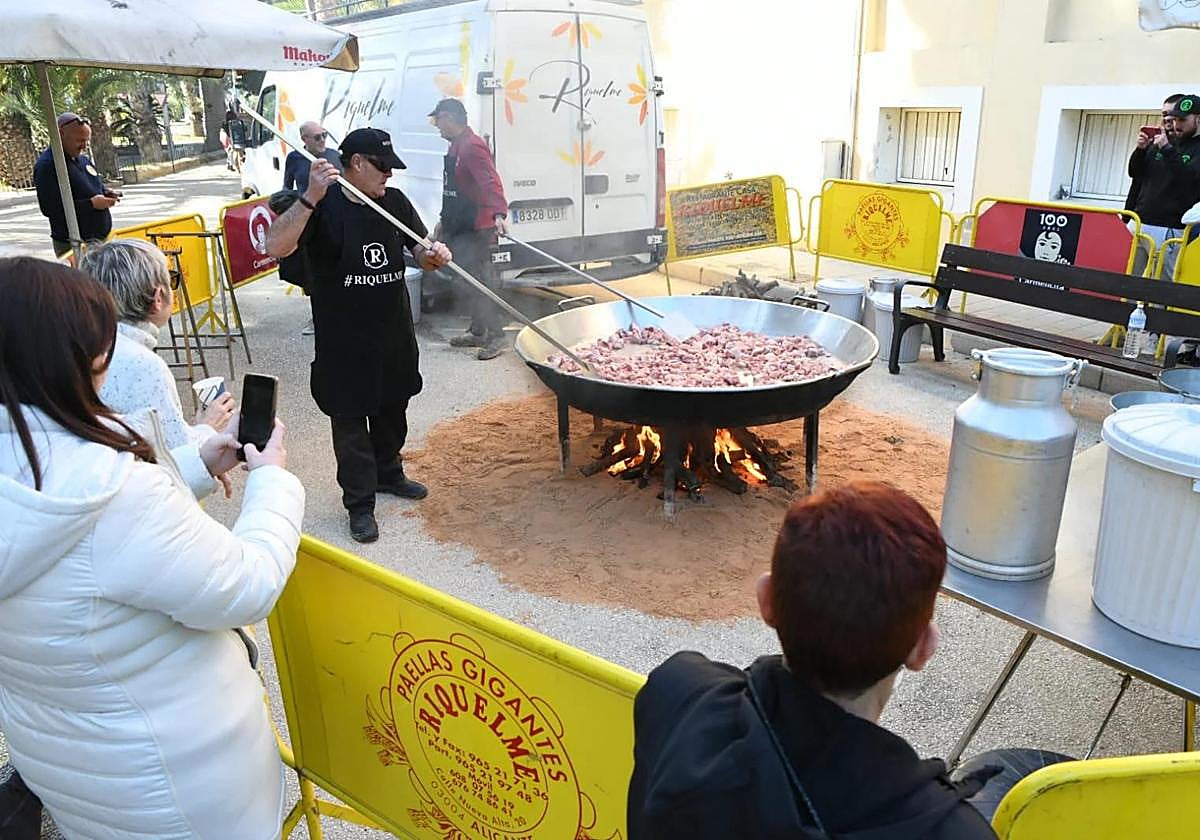 Paella gigante en el último día de las barracas.