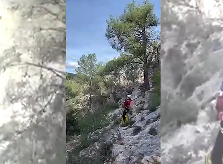Rescate protagonizado por los bomberos este jueves en Alcoi.