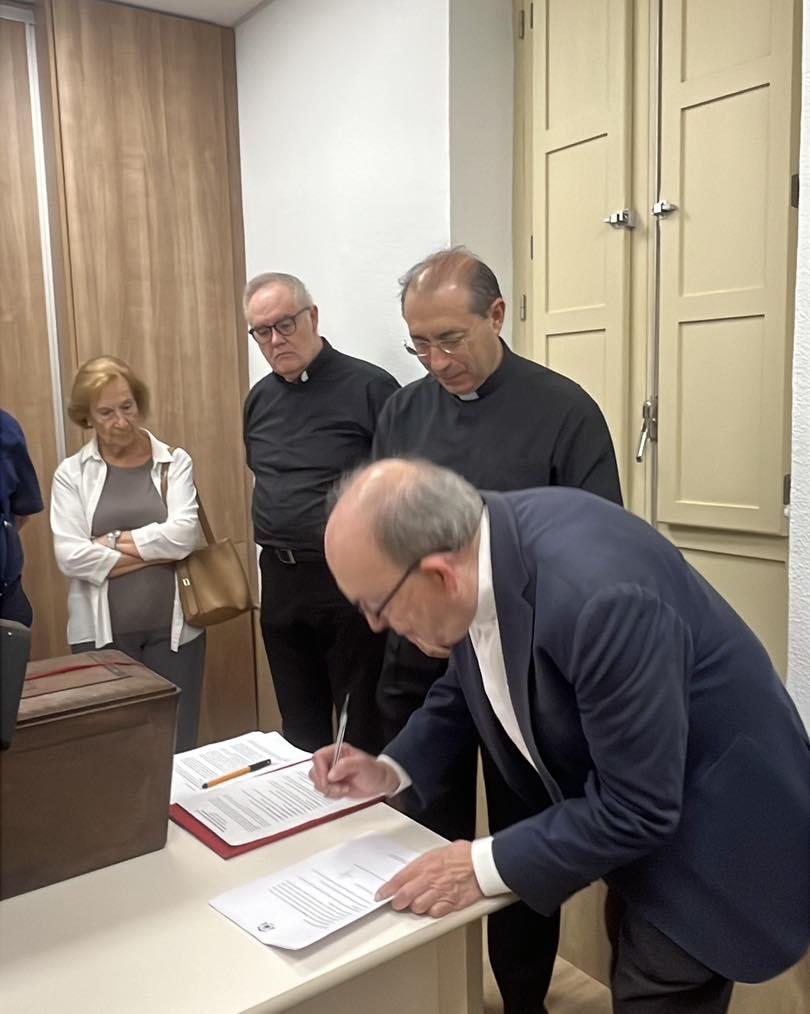 Reception of Pedro Herrero's remains at the Co-Cathedral.