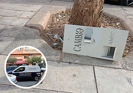 Cajetín de cambio en una de las calles cercanas a la lavandería/Policía Científica en el lugar de los hechos.