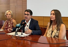 El alcalde de San Vicente del Raspeig, Pachi Pascual, durante una comparecencia ante los medios.