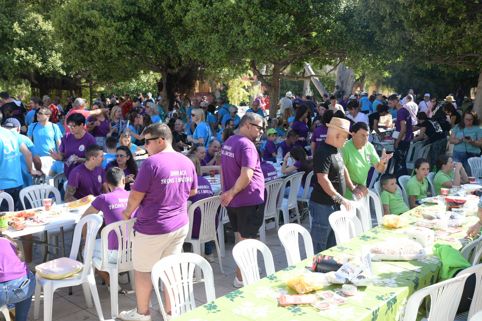 Las barracas celebran su día grande fuera de las Hogueras