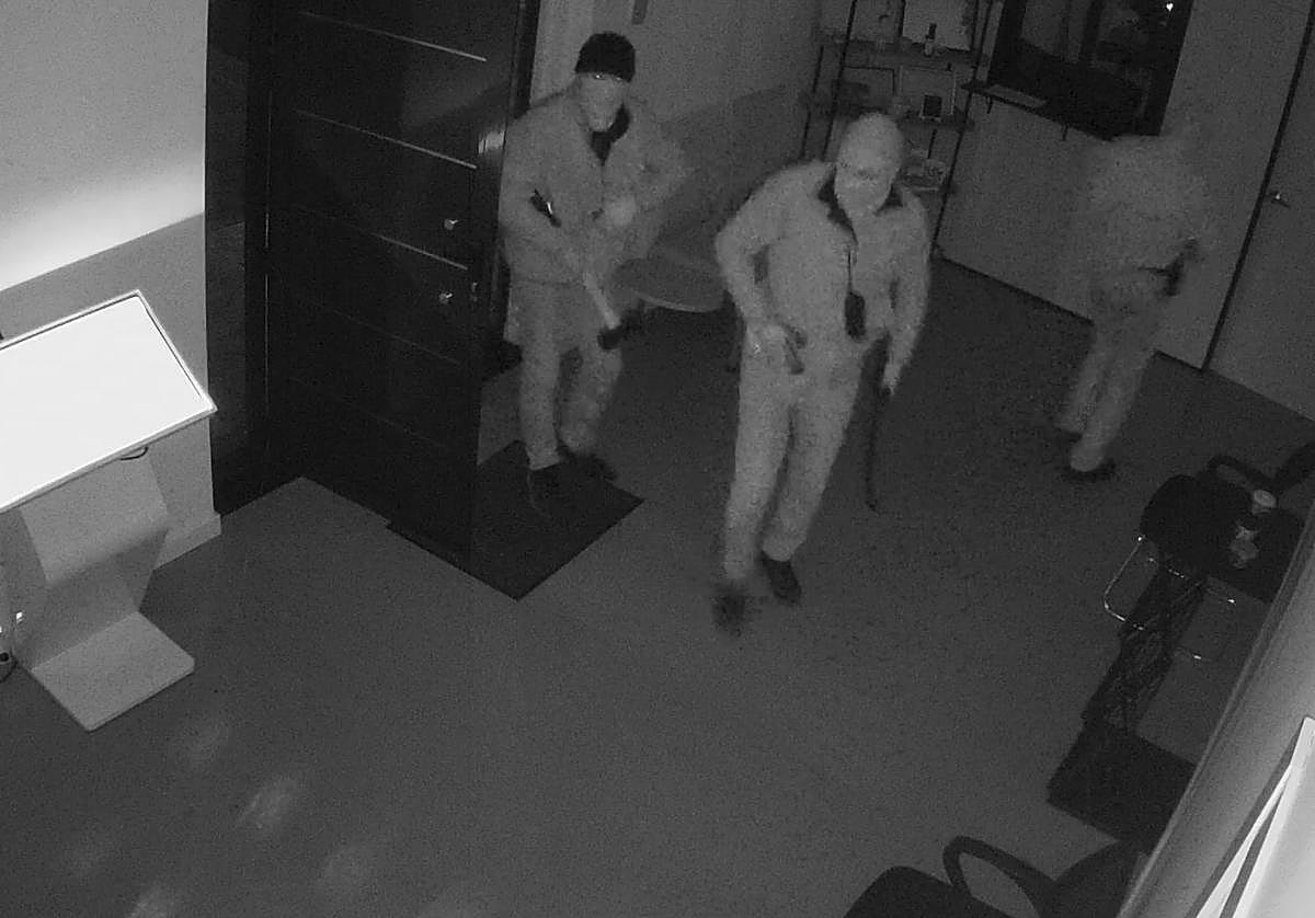 Imágenes de una cámara de seguridad.